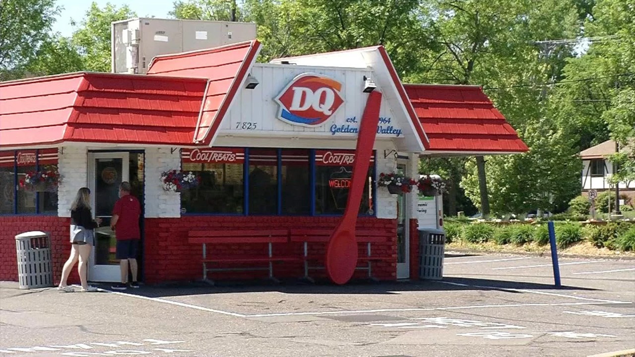 The Search Is On For 15-Foot Spoon Stolen From Dairy Queen; Owners Offer Reward In The Form Of Blizzards For Safe Return