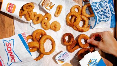We Ranked Four Chain Restaurant Onion Rings And This Is Our Favorite